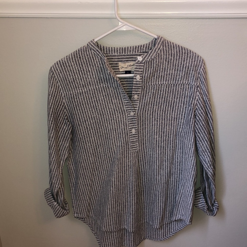 Women’s XS half button down blouse